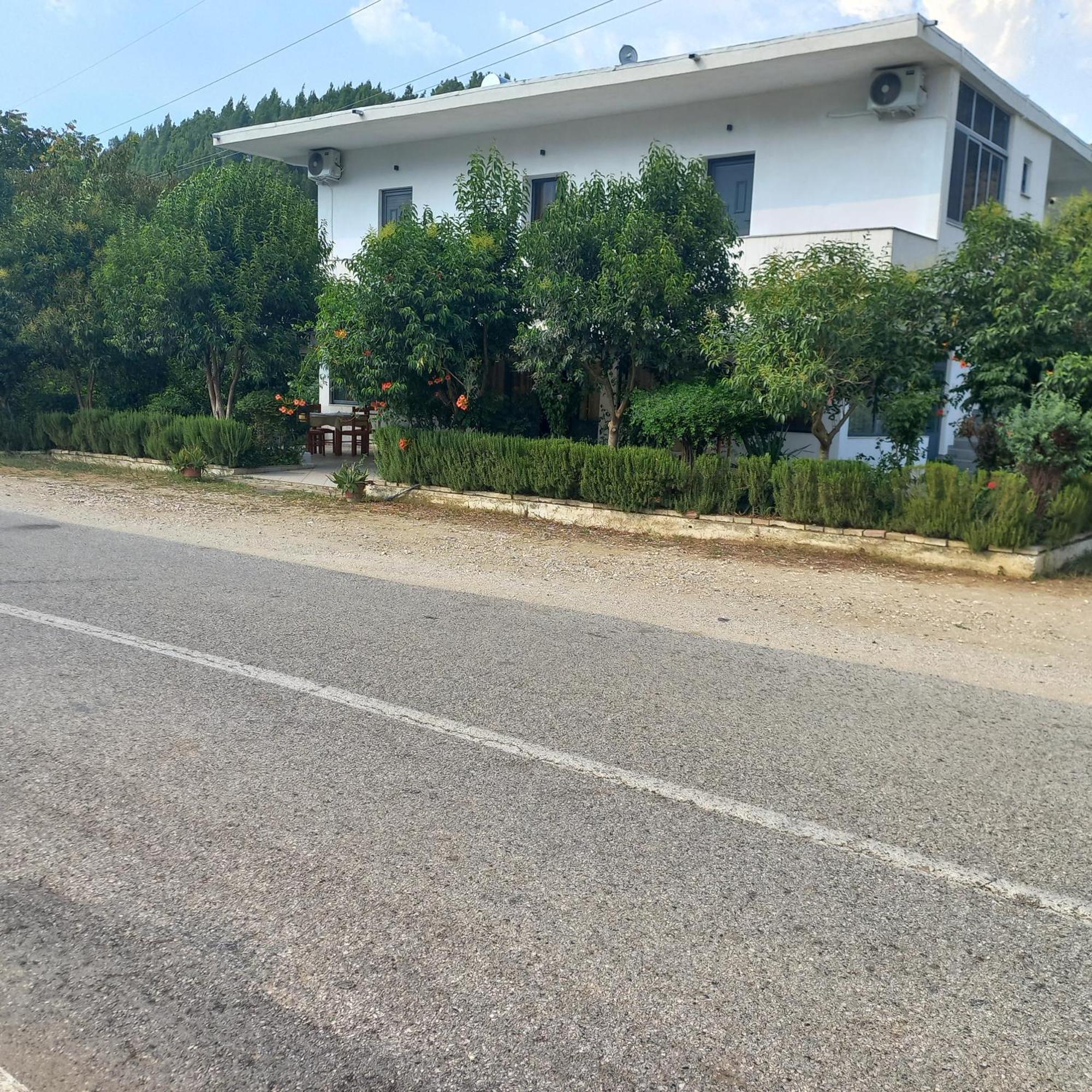 Hotel Eno Përmet Esterno foto