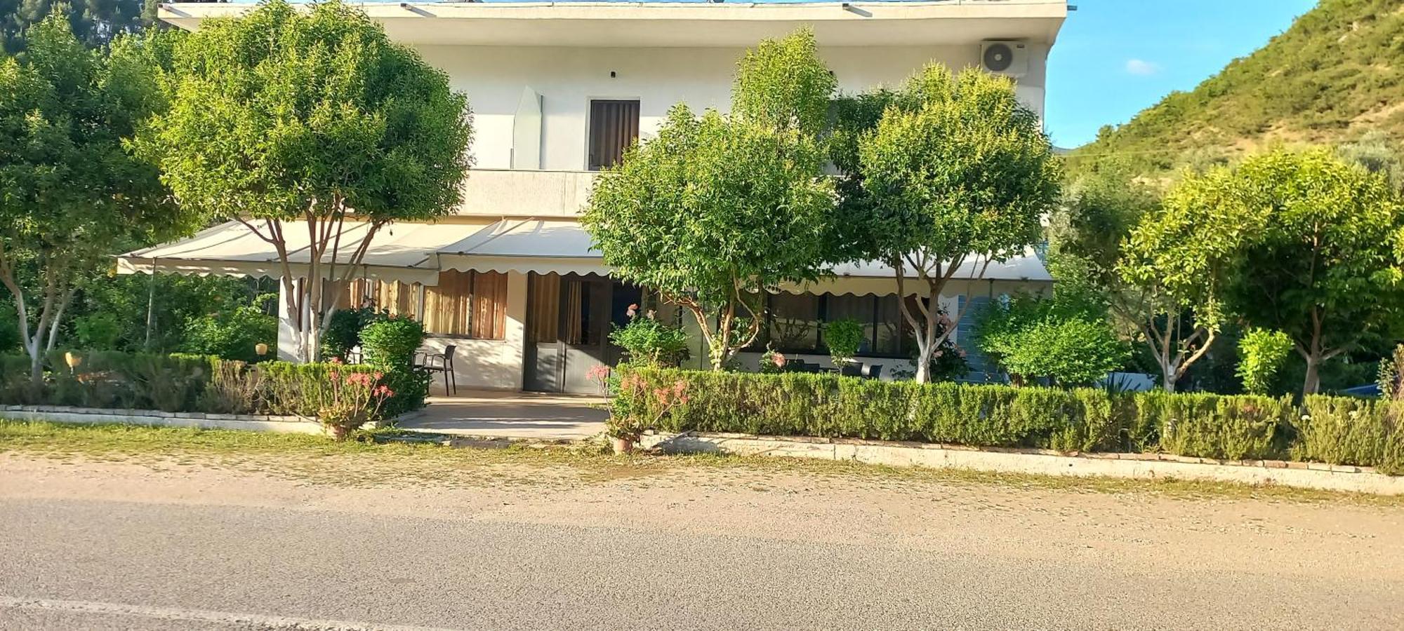 Hotel Eno Përmet Esterno foto