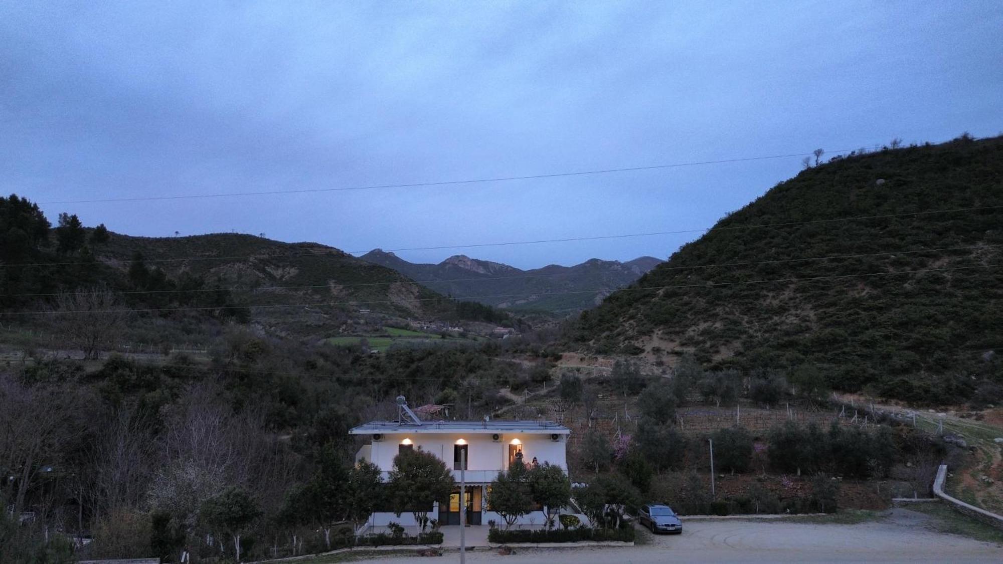 Hotel Eno Përmet Esterno foto